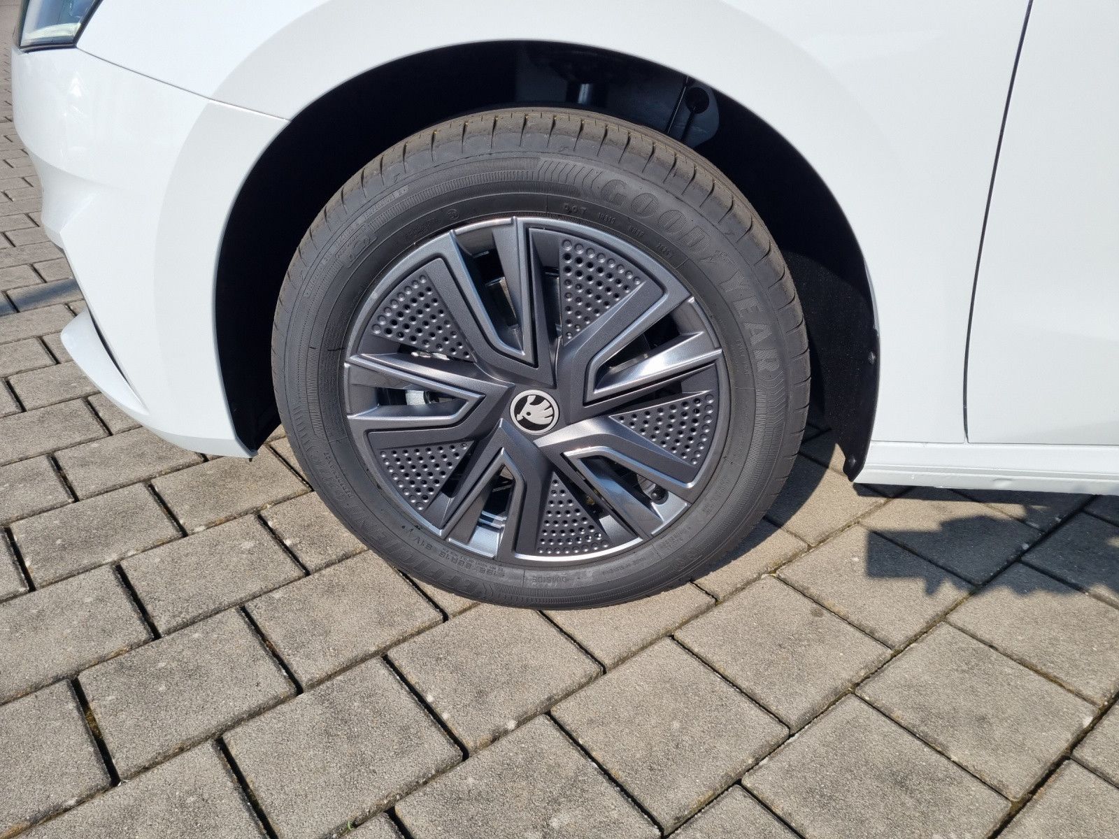 Fahrzeugabbildung SKODA Fabia Tour 1,0 TSI 85KW/115PS WINTER DesignLodge