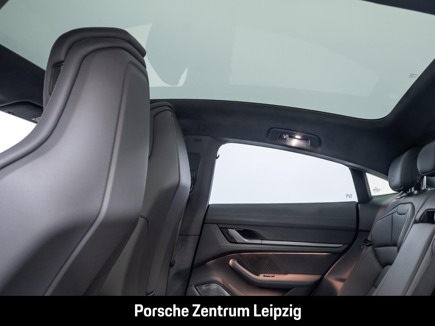 Porsche Taycan Turbo Burmester ActiveRide Nachtsicht