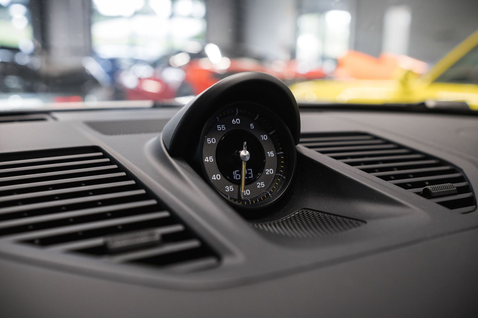 Fahrzeugabbildung Porsche 992/911 GT3 Touring-PCCB-BOSE-Lift-18 Wege Sitze