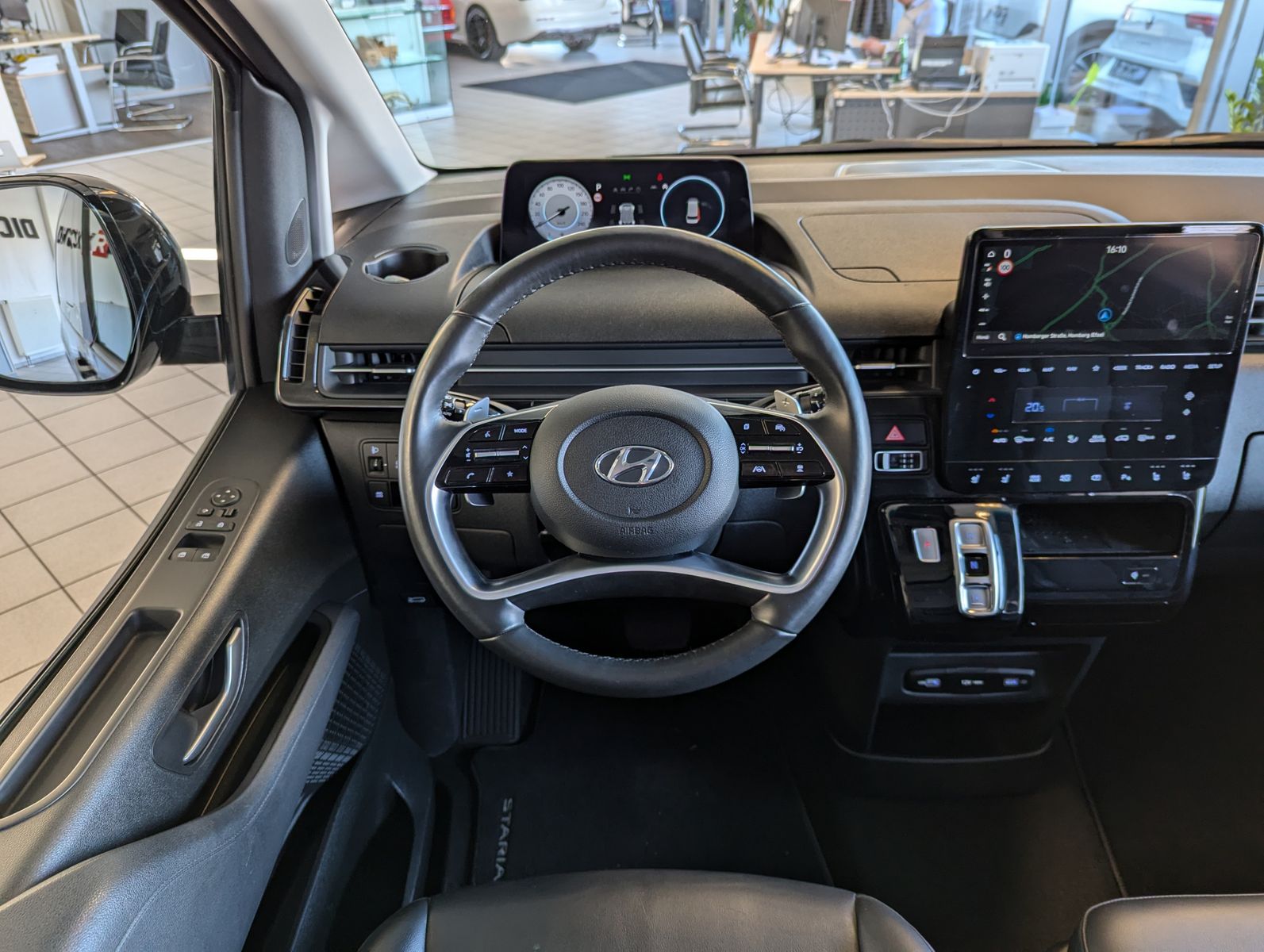 Fahrzeugabbildung Hyundai Staria 2.2 CRDi Aut Prime 4WD Leder Pano 9-Sitze