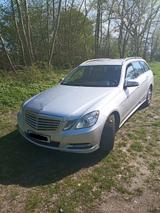 Mercedes-Benz E 220 CDI T BlueEFFICIENCY ELEGANCE ELEGANCE - Mercedes-Benz E 220: Cdi Elegance