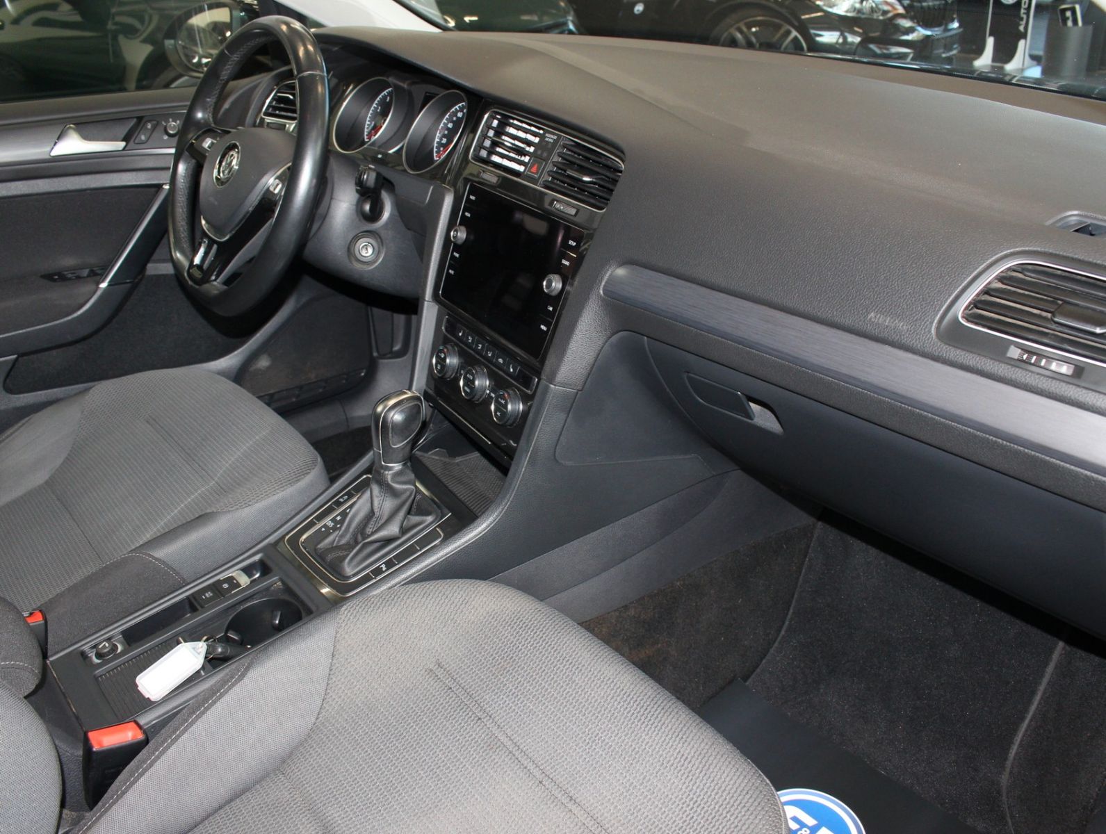 Fahrzeugabbildung Volkswagen Golf 1.0 TSI BMT DSG Comfortline