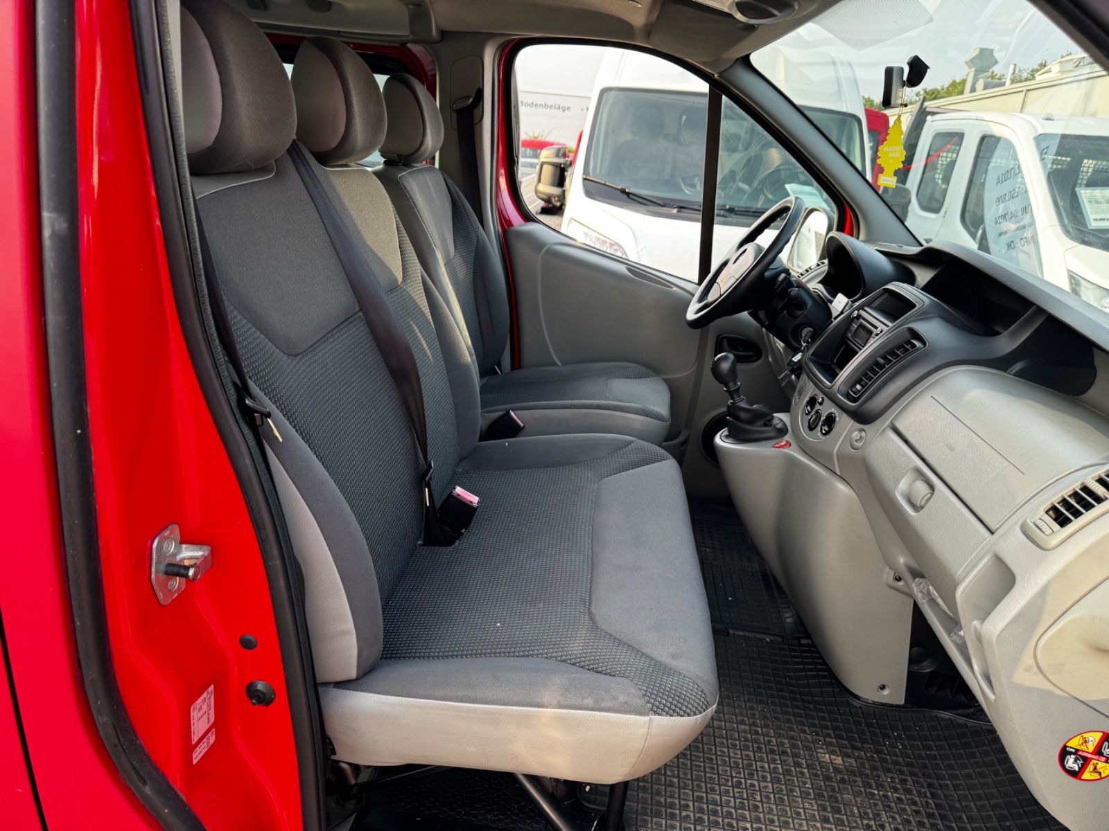 Fahrzeugabbildung Opel Vivaro Kombi Behindertengerecht *8058