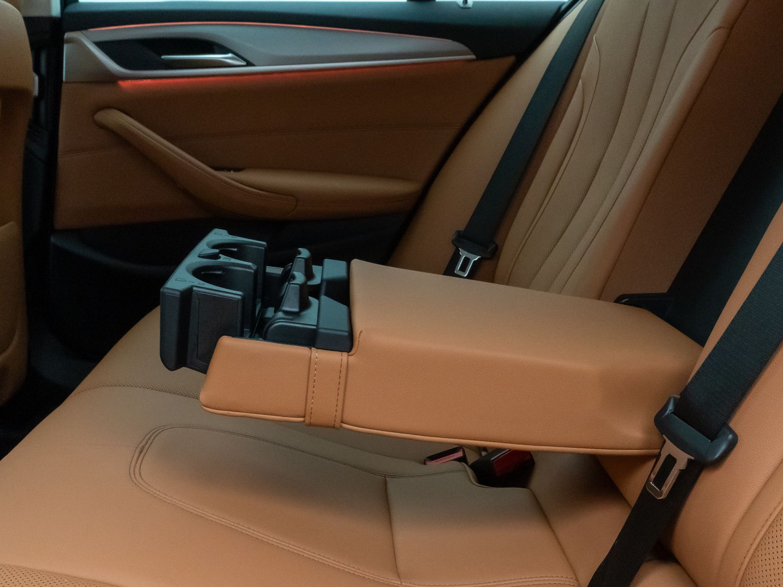 Fahrzeugabbildung BMW 530e xD Laser Kamera HUD DAB HiFi 4xKlima AHK
