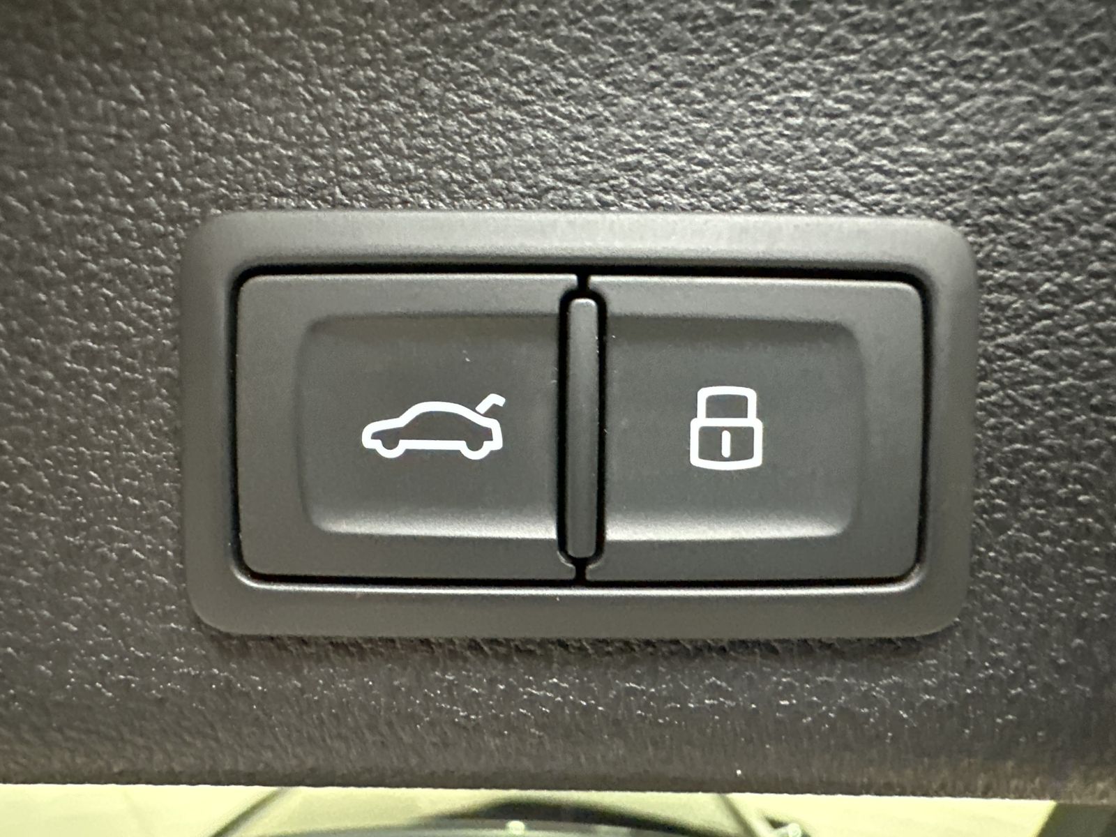 Fahrzeugabbildung Audi A6 Avant 50 TFSI e Quattro S-Line NAV+LED+AHK+VC