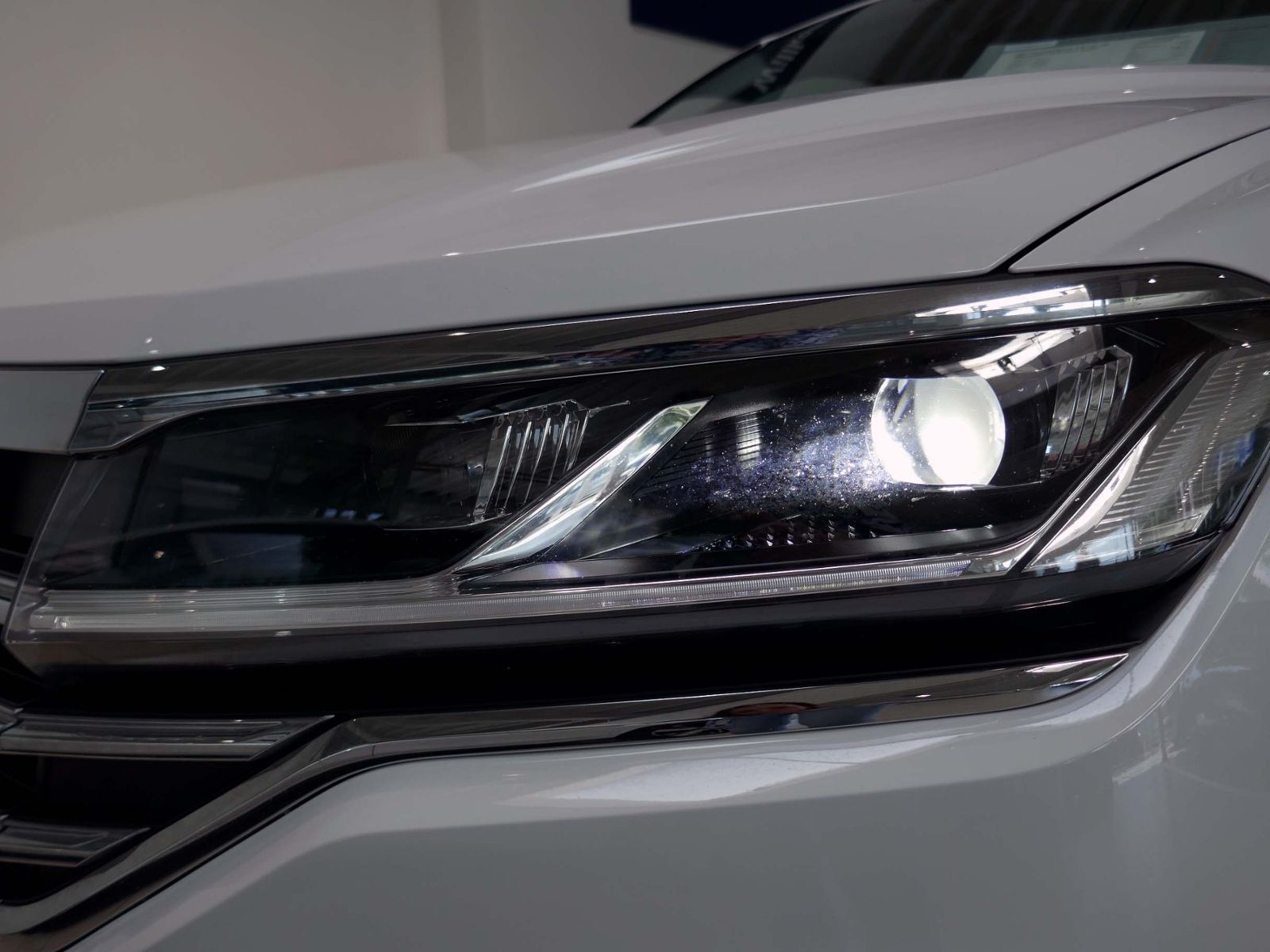 Fahrzeugabbildung Volkswagen Touareg 3.0 TDI V6 4MOTION | LED RFK ACC Navi