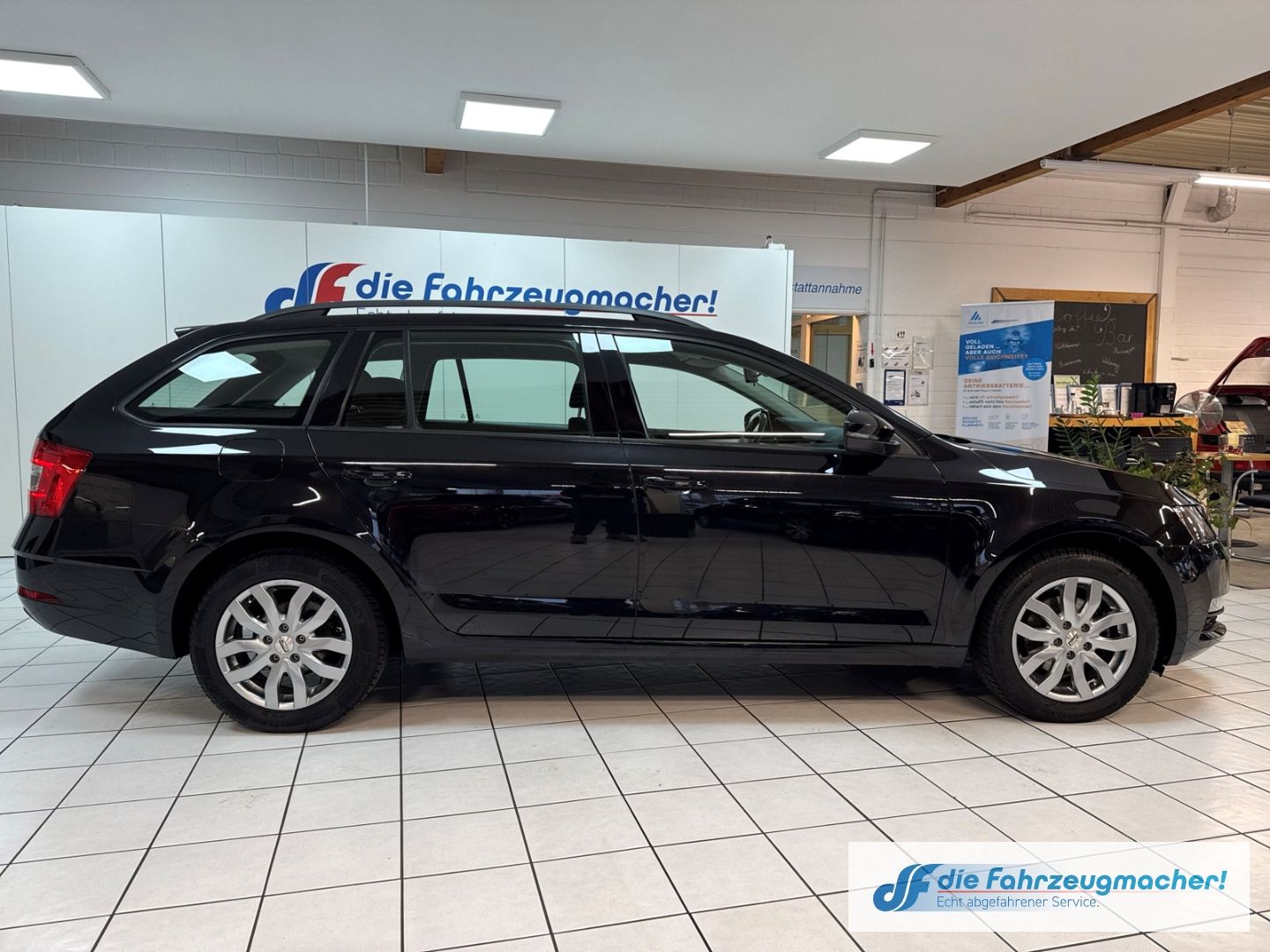 Fahrzeugabbildung SKODA Octavia Combi Ambition Sperrdiff. Apple CarPlay