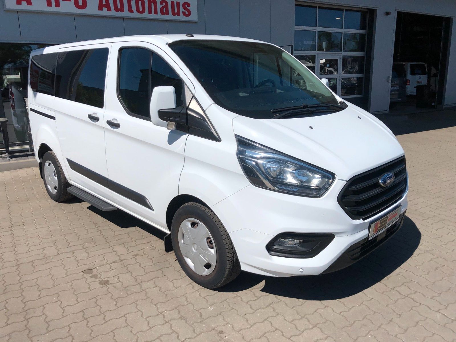 Fahrzeugabbildung Ford Transit/Tourneo Custom Kombi 320L1 Trend 9Sitzer