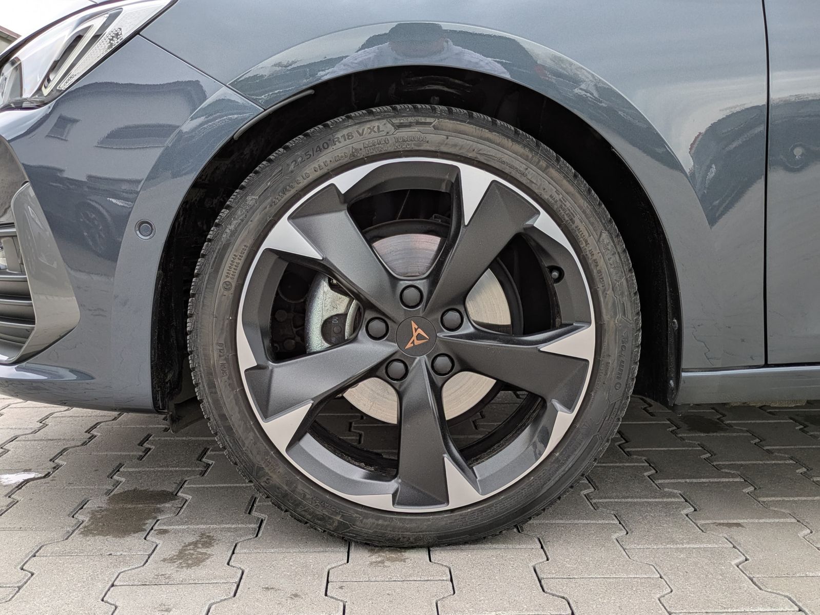 Fahrzeugabbildung CUPRA Leon 1.5 eTSI DSG MATRIX-LED*ACC*AHK*KAMERA*18"