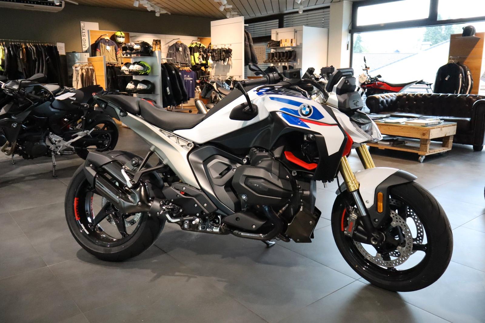 BMW R1300R Style Performance