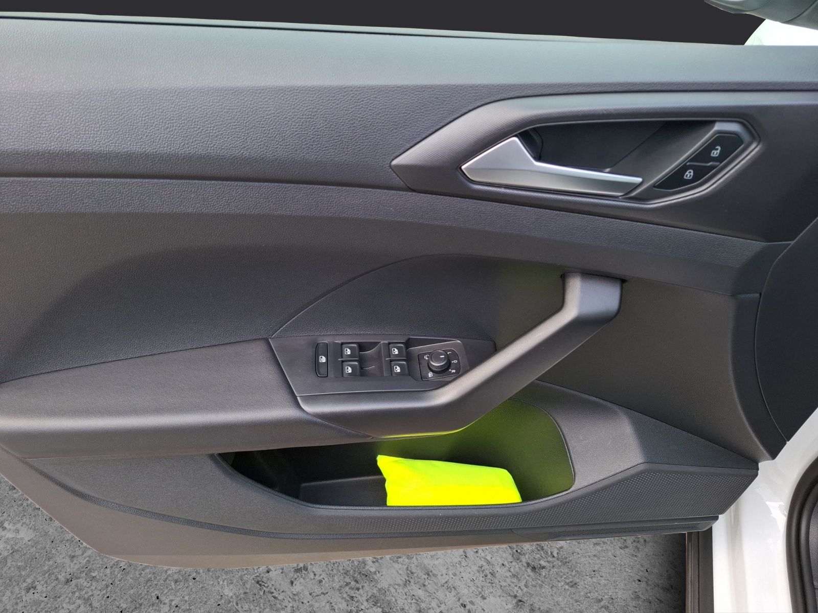 Fahrzeugabbildung Volkswagen T-Cross TSI Basis Navi AID PDC SH