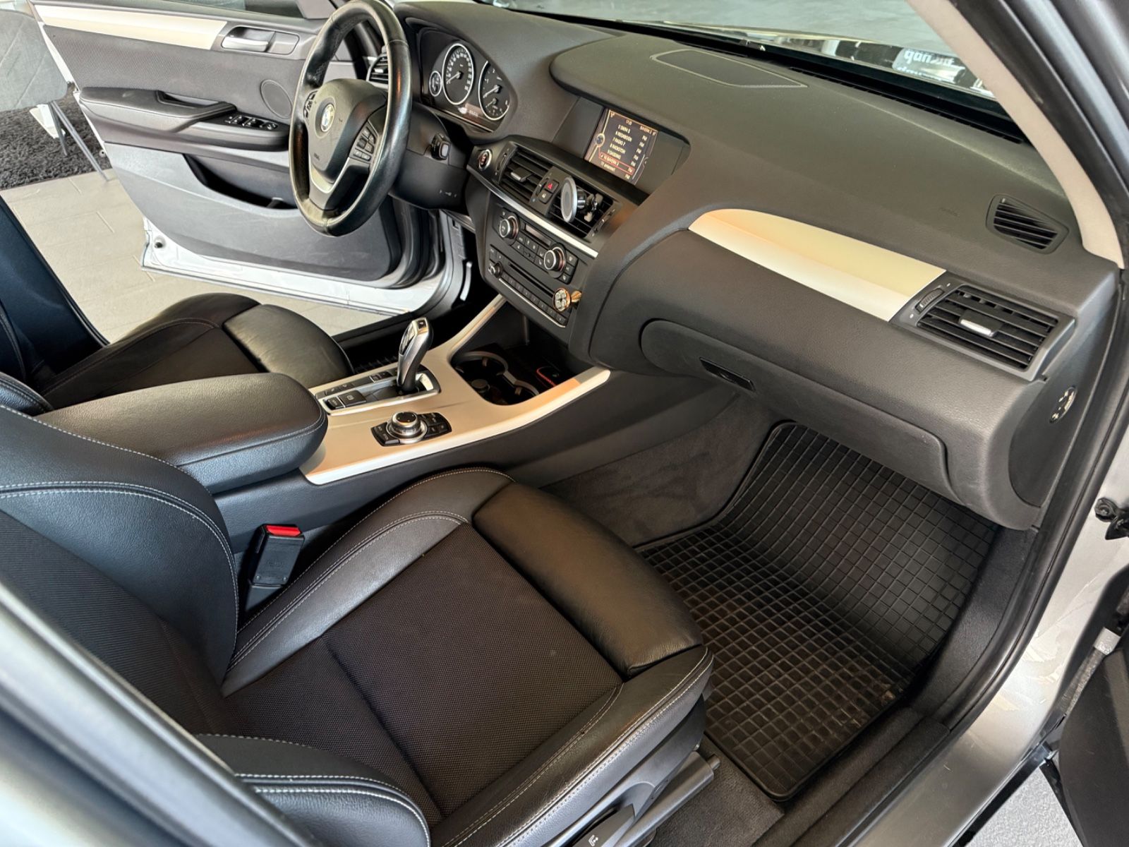 Fahrzeugabbildung BMW X3 xDrive 20d Aut. * Navi * Xenon * PDC * SHZ *