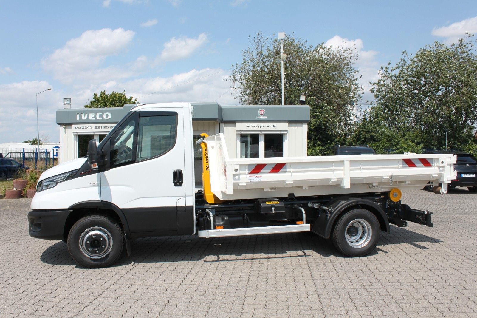Fahrzeugabbildung Iveco Daily 72 C 18H/P Abrollkipper Palfinger mit Cont