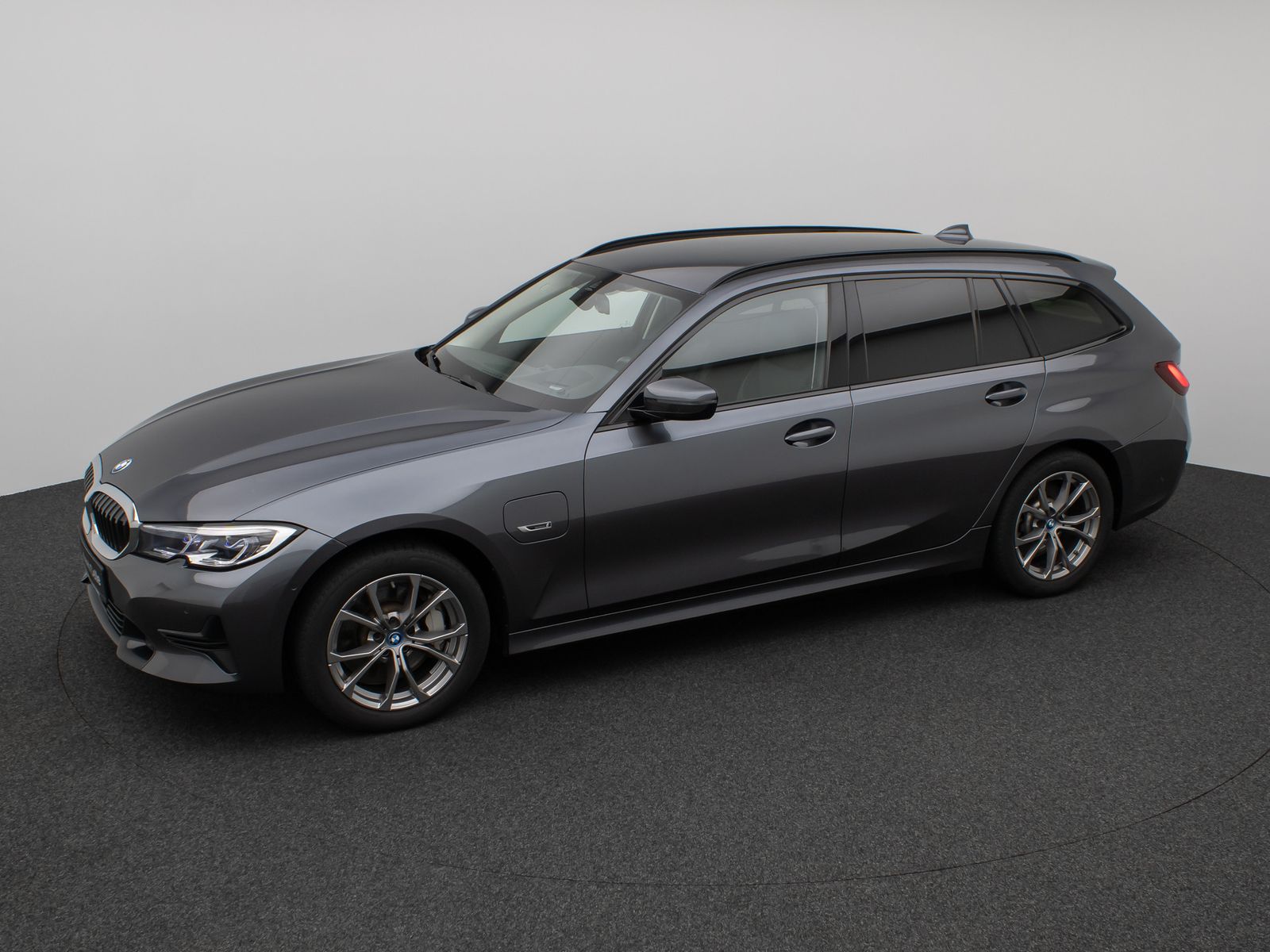 Fahrzeugabbildung BMW 330e SportLine Laser Kamera HUD DAB HiFi Komfort