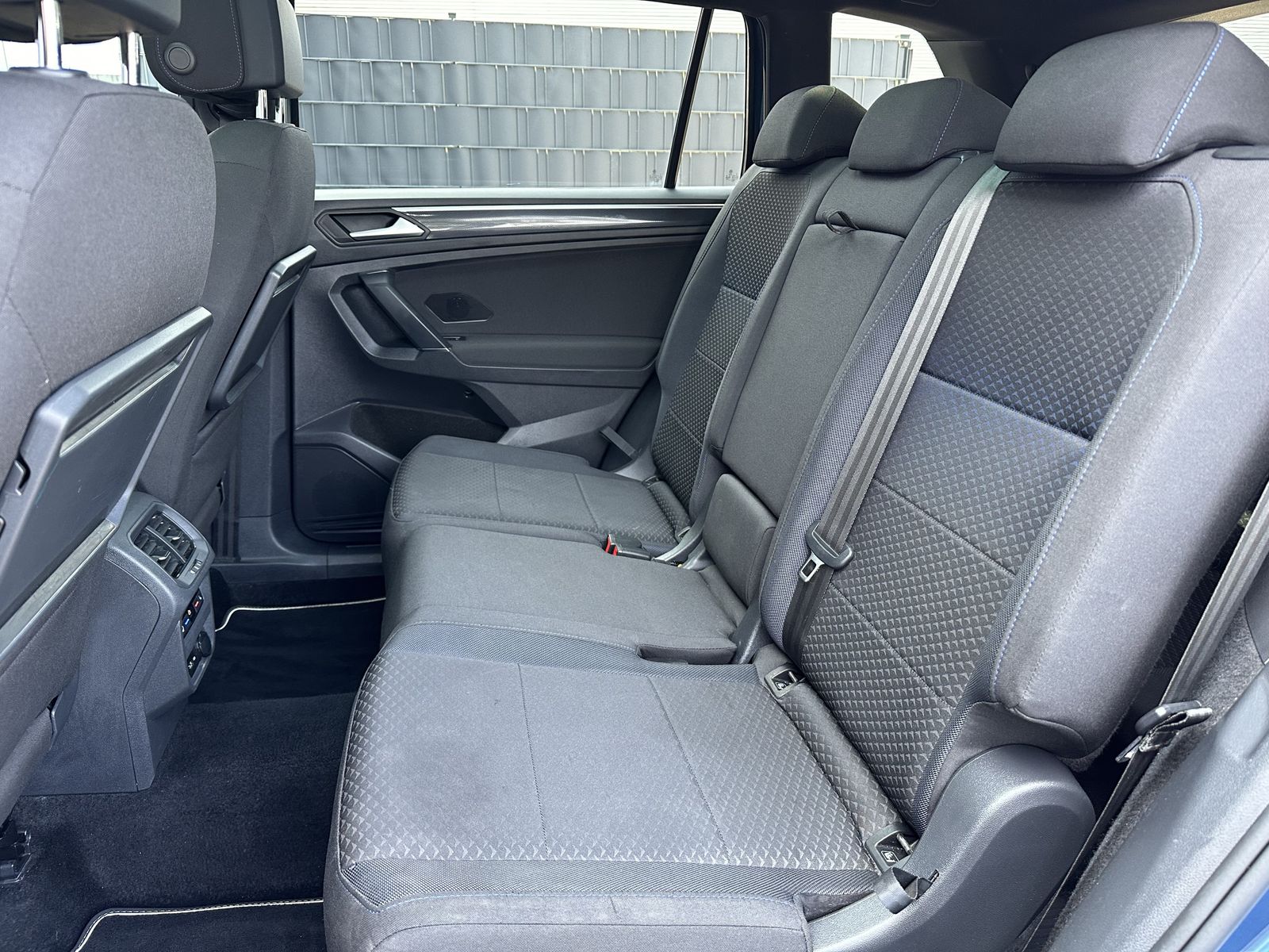 Fahrzeugabbildung Volkswagen Tiguan Allspace 4M 7-Sitzer NAV+LED+PANO+HEAD-UP