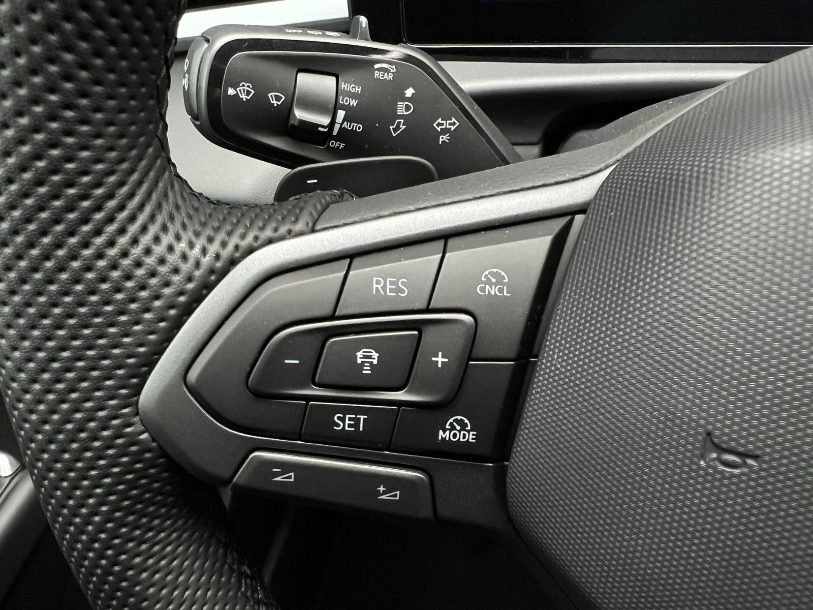 Fahrzeugabbildung Volkswagen T-Roc R-Line 1.5 eTSI DSG *Black Style, IQ-Light