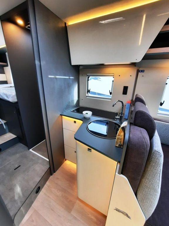 Fahrzeugabbildung Laika Kosmo L 409 Verfüg./Sparen Sie 16.592,- €