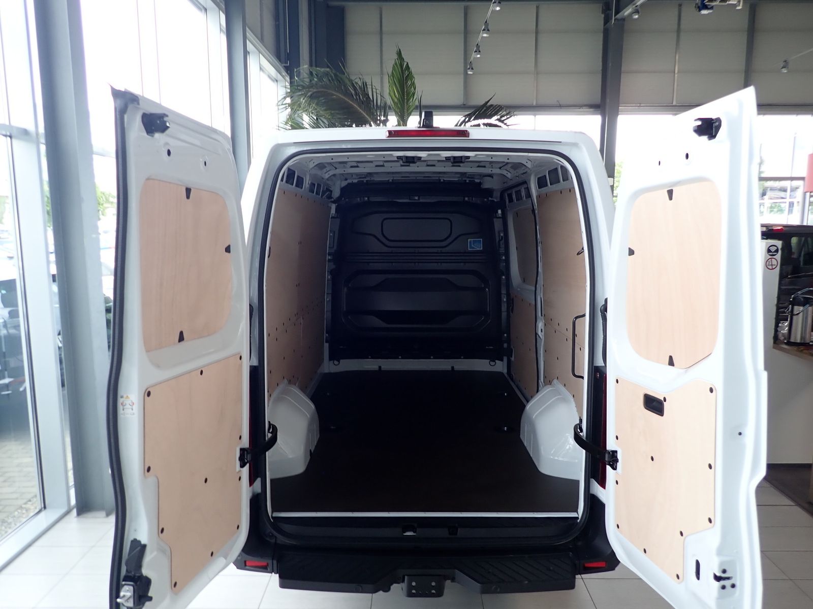 Fahrzeugabbildung Renault Master Kastenwagen FWD Kasten Business+ L2H2 3,5