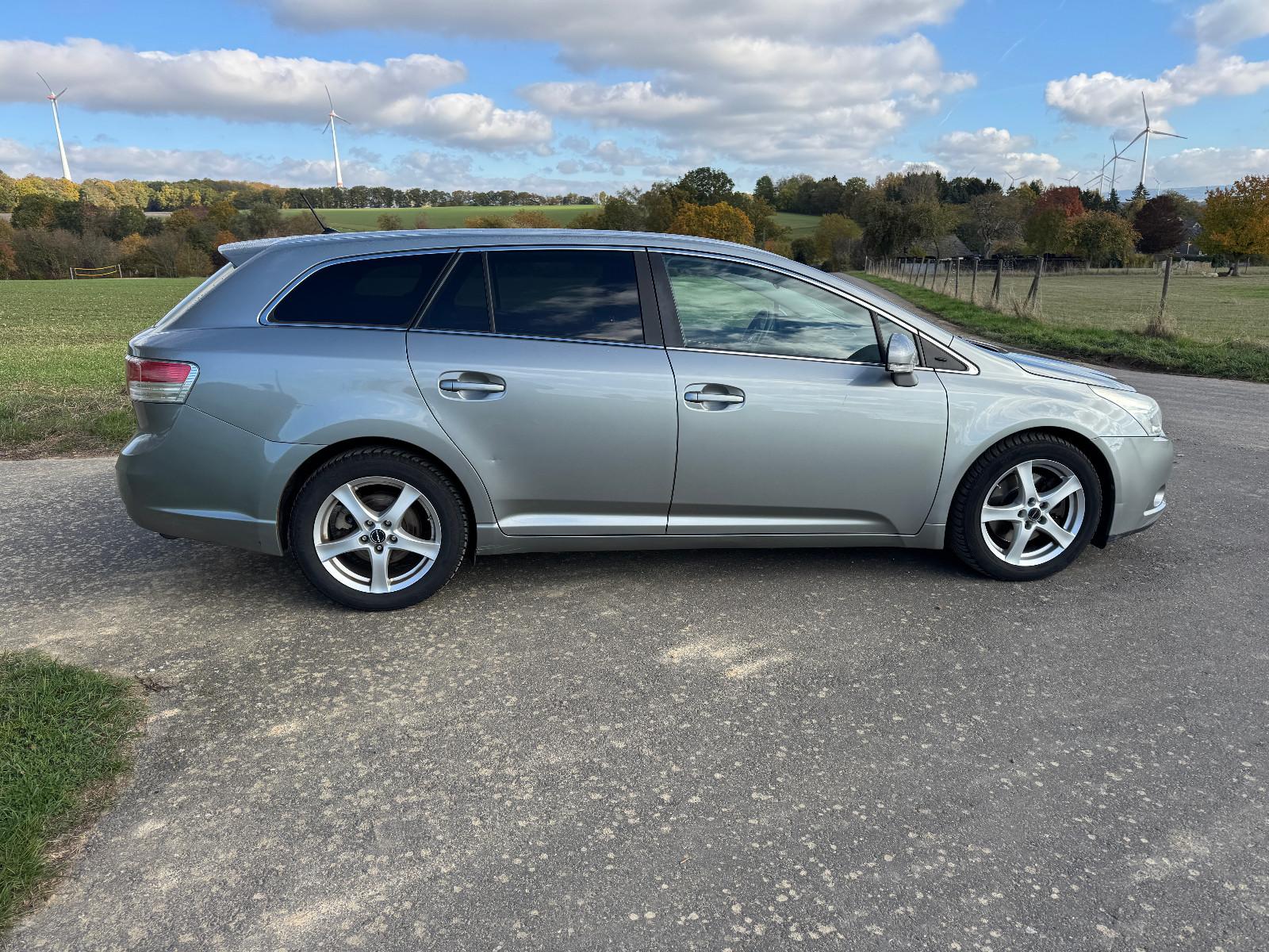 Toyota Avensis 2011 — photo 8