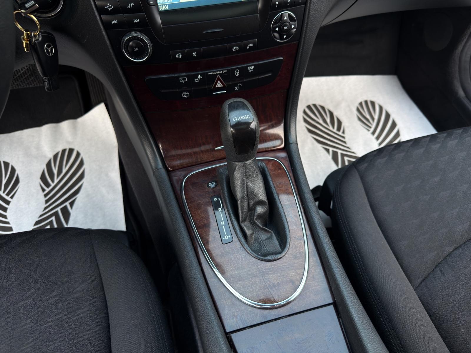 Mercedes-Benz E200 2005 — photo 18