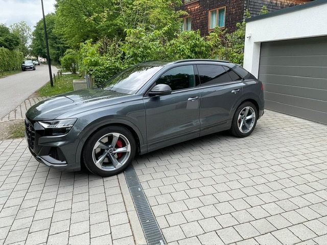 Fahrzeugabbildung Audi SQ8 AT//AHK, Standheizg.,Matrixlicht,Pano,RFK, P
