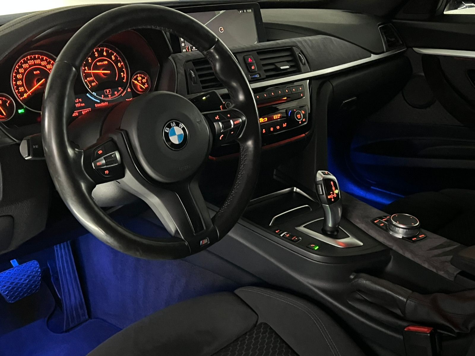 Fahrzeugabbildung BMW 330 i xDrive GT M SPORT/LED/NAVI PROF/AHK/DE FZG