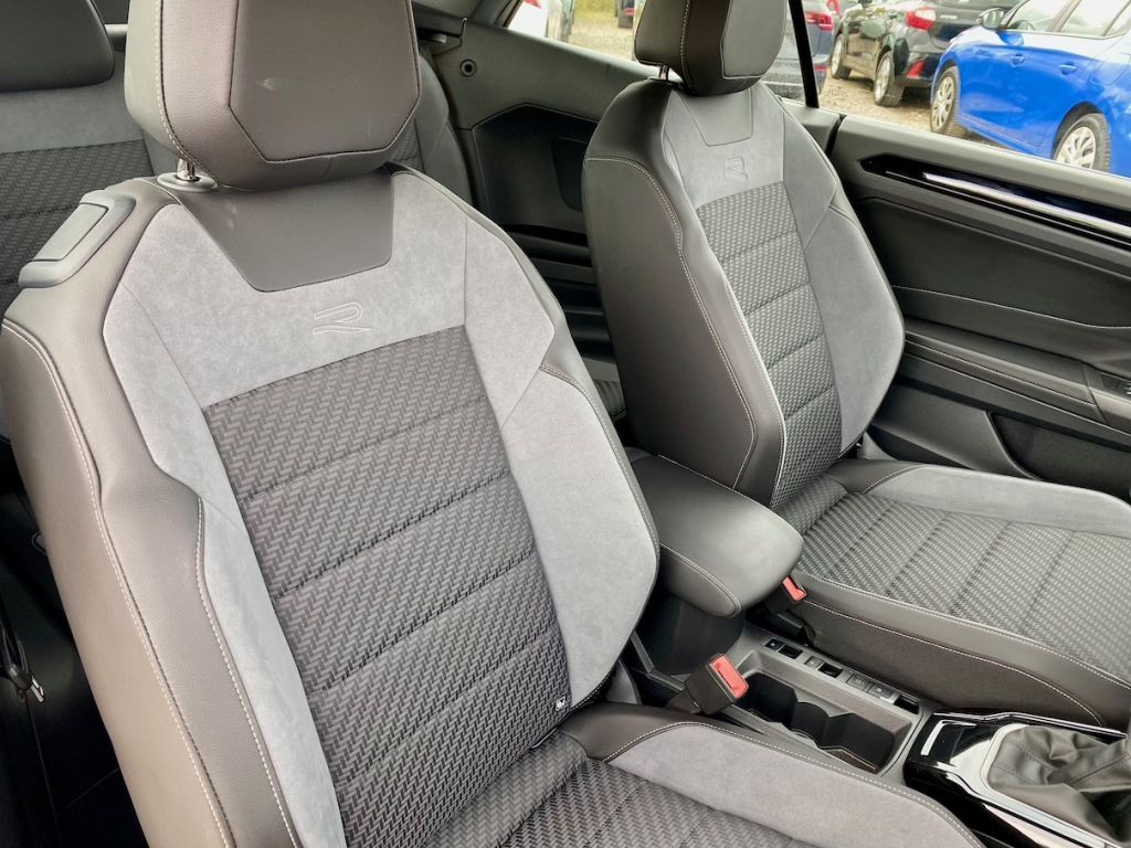 Fahrzeugabbildung Volkswagen T-Roc Cabriolet 1.5 DSG R-Line AAC GJR AHK NAVI