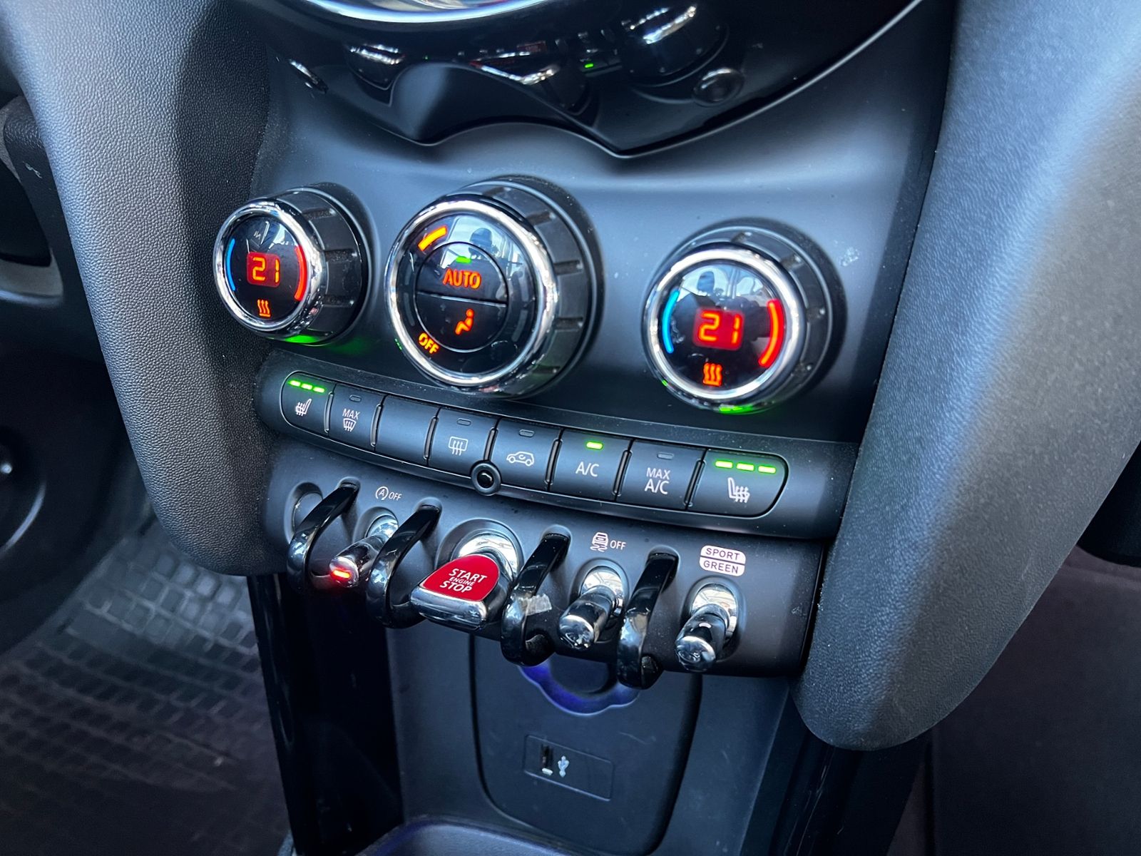 Fahrzeugabbildung MINI Cooper S Cabrio Chili LED NAVI SHZ