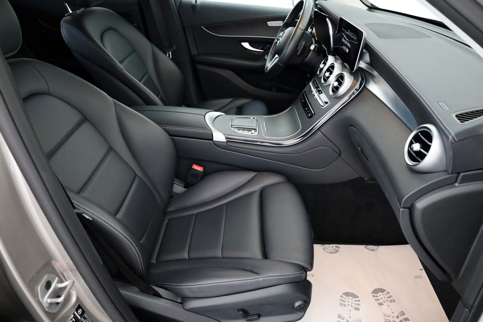 Fahrzeugabbildung Mercedes-Benz GLC 300 de 4Matic,Leder,Navi,LED,SH,Kamera,AHK