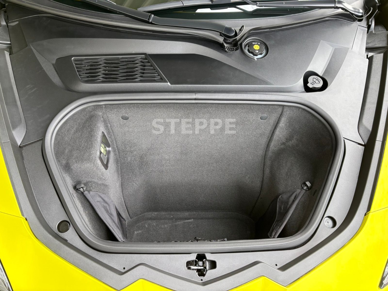 Corvette C8 Stingray Convertible 3LT Europamodell STEPPE