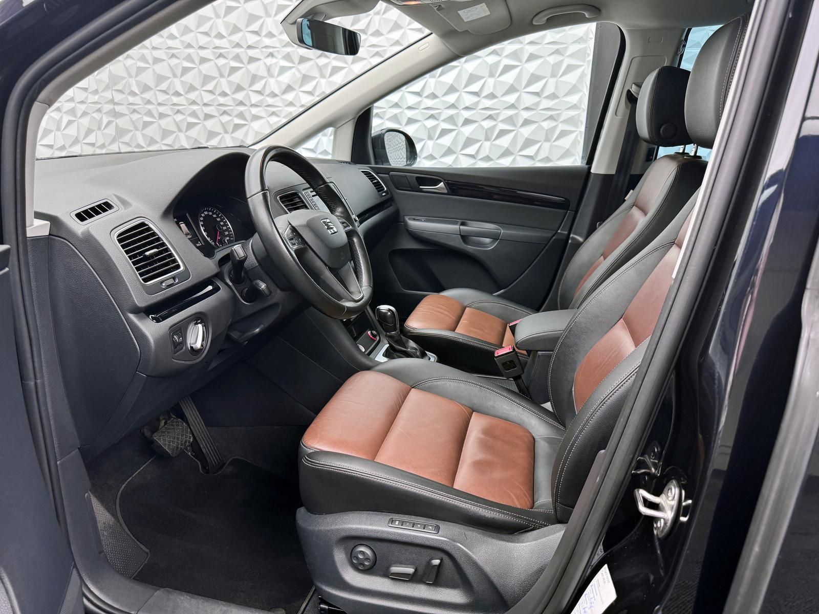 Fahrzeugabbildung SEAT 2.0 TDI*4DRIVE*7-SITZ*DCC*E-ST*STHZG*MASSAGE*AHK