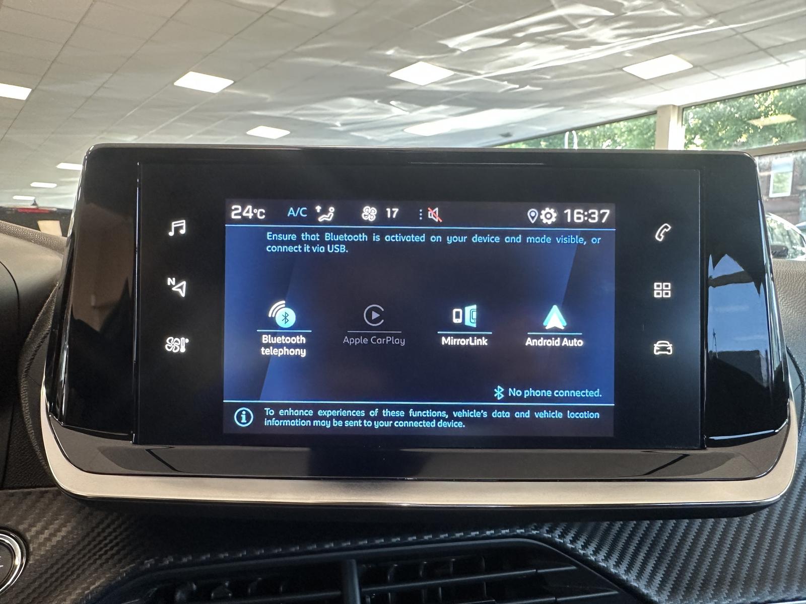Peugeot 2008 Allure*LED*Tempo*1.Hand*Leder*CarPlay*PDC