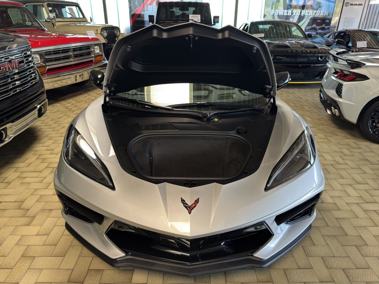 Fahrzeugabbildung Corvette C8 Cabrio 3LT MY2026 MAGNETIC/LIFT/BLADE SILVER