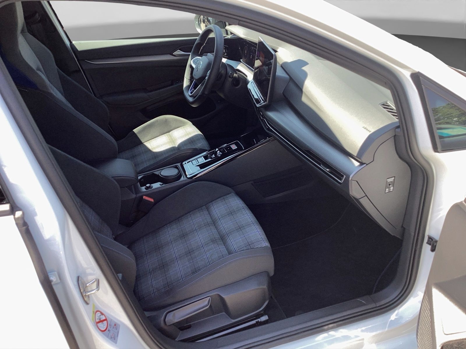 Volkswagen Golf 1.5 eTSI DSG GTE BLACK IQ.LIGHT HuD KAMERA foto 4