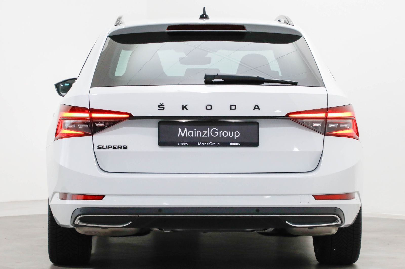 Skoda Superb Combi 2.0 TSI DSG Sportline AHK Kamera foto 12