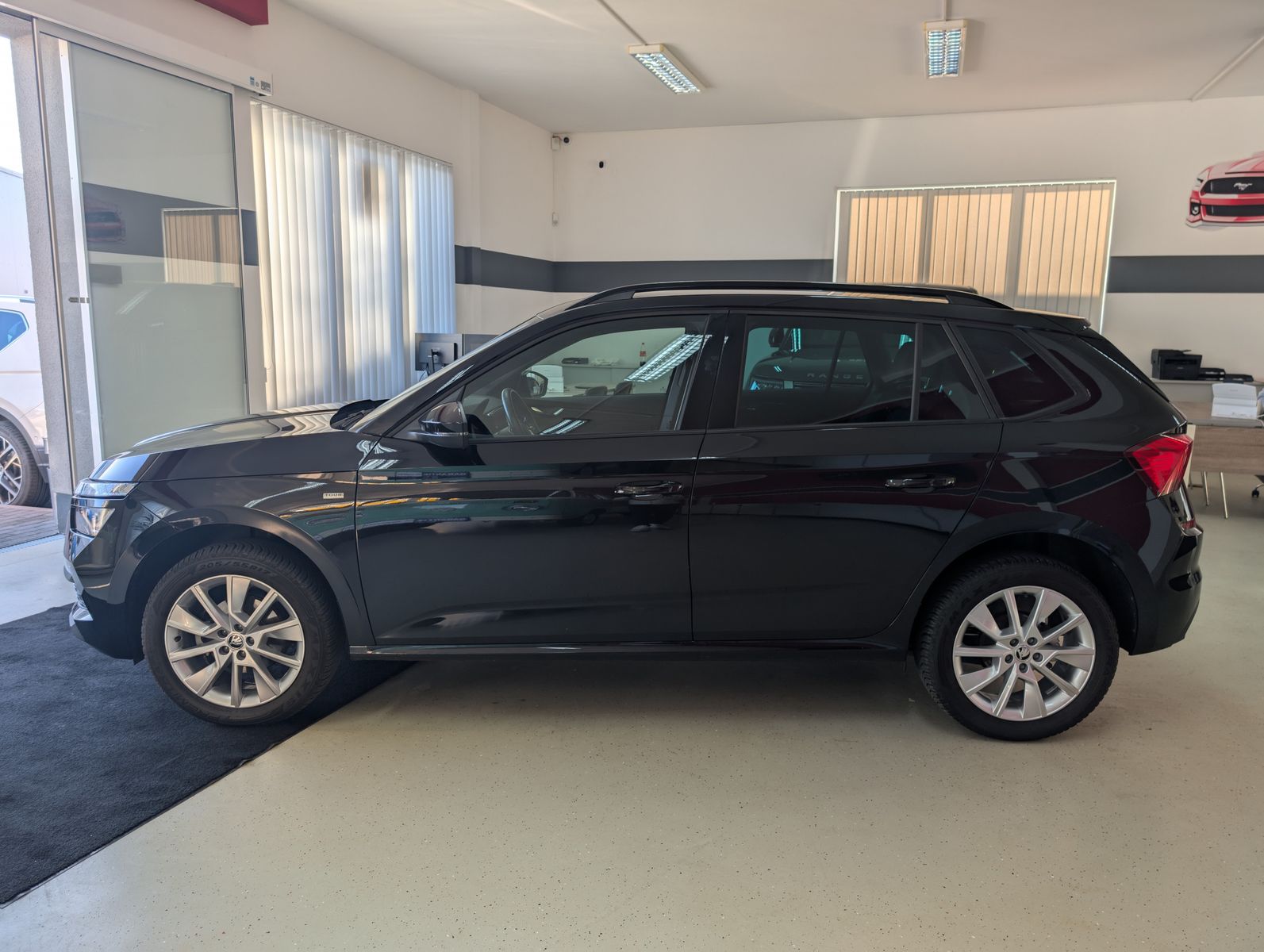 Fahrzeugabbildung SKODA Kamiq Tour 1,0TSI PANORAMA LED SHZ KAM APPLINK