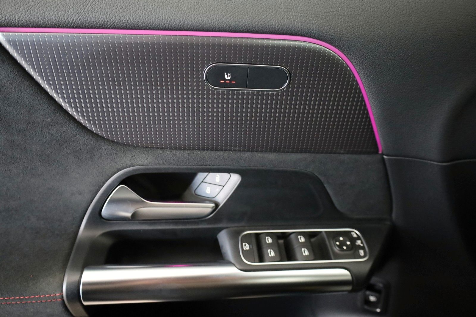 Fahrzeugabbildung Mercedes-Benz EQA 250 AMG-line, T.Leder,Navi,LED,SH,Kamera,DAB