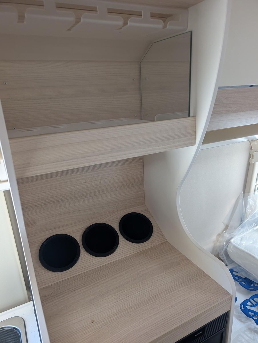 Fahrzeugabbildung Eura Mobil Van V 635 EB  Captain-Chair- Sitze, Skyroof, RFK