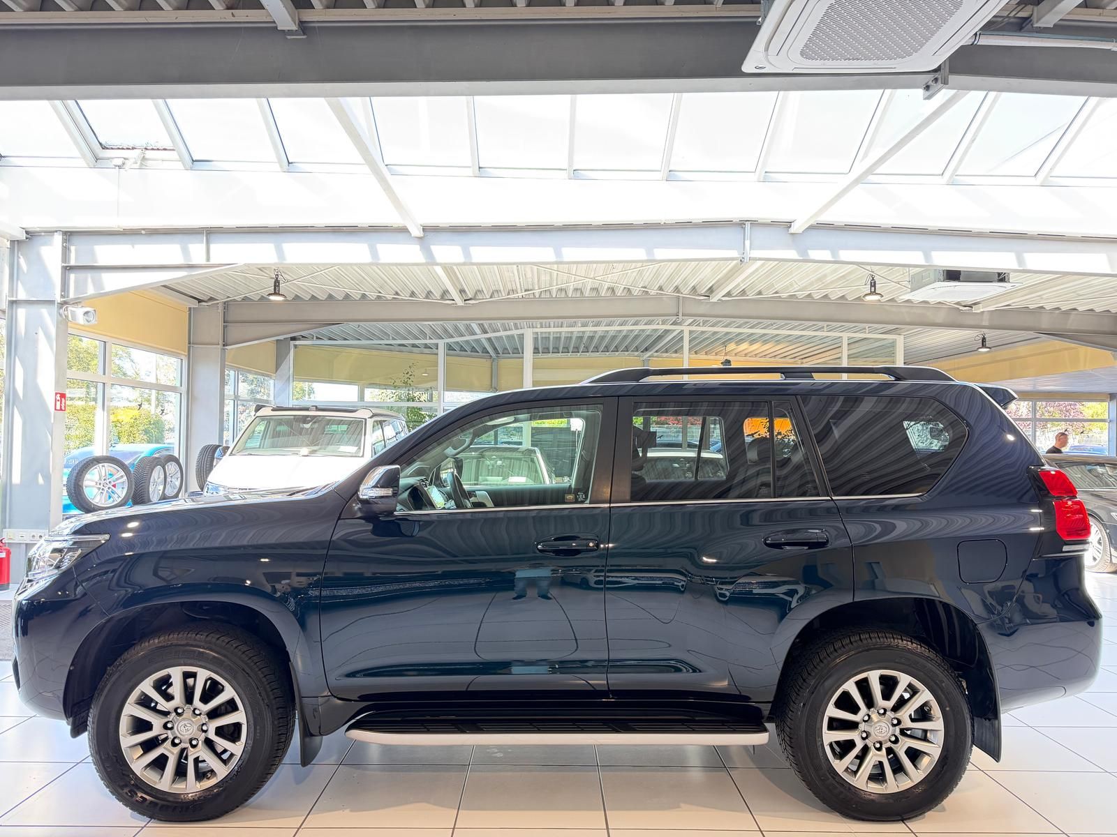 Toyota Land Cruiser 2.8 Executive AHK Pano 7Sitze Kamer foto 2