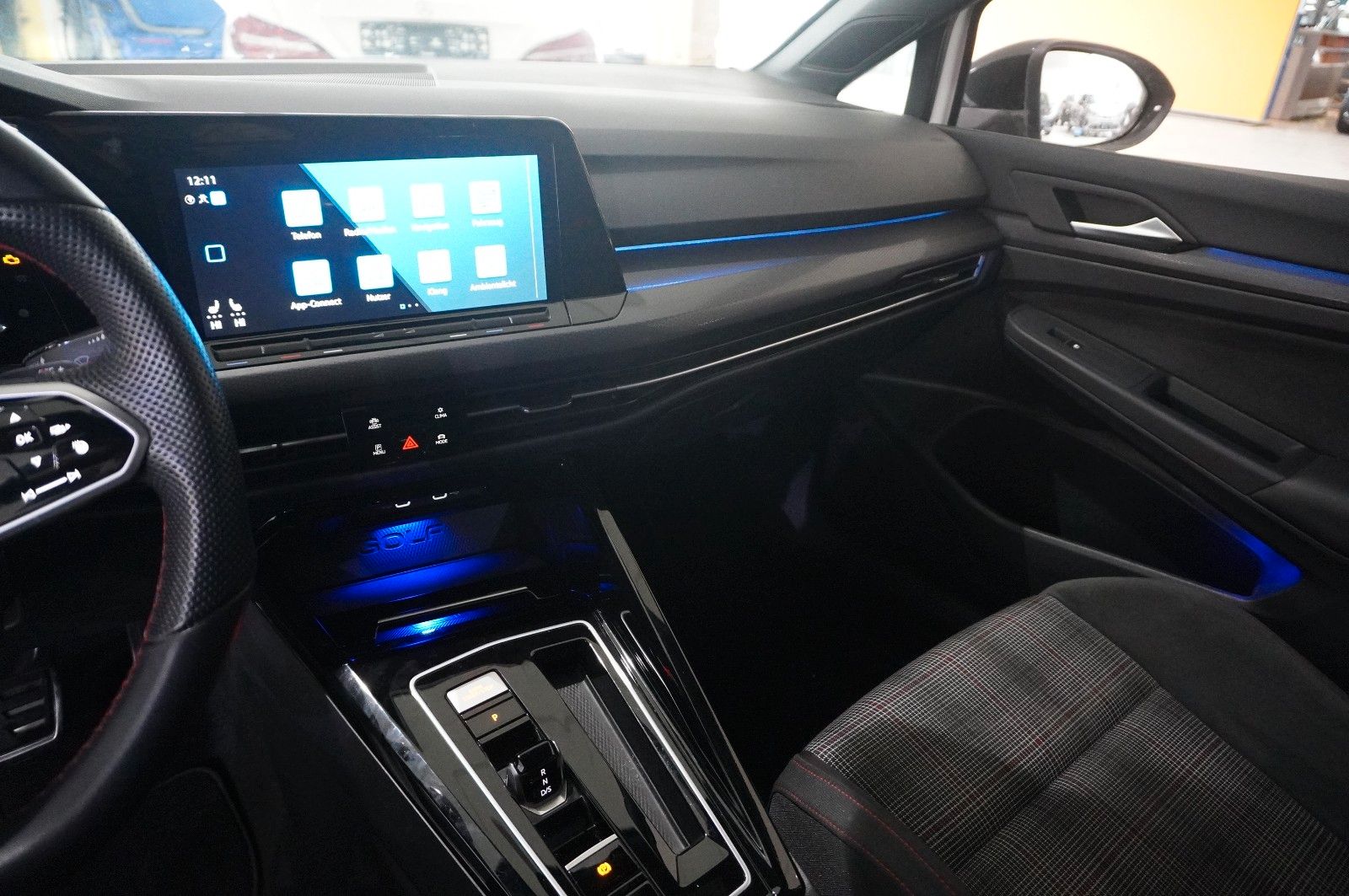 Fahrzeugabbildung Volkswagen Golf VIII Lim. 2.0 TSI GTI DSG NAVI/LED/KAMERA