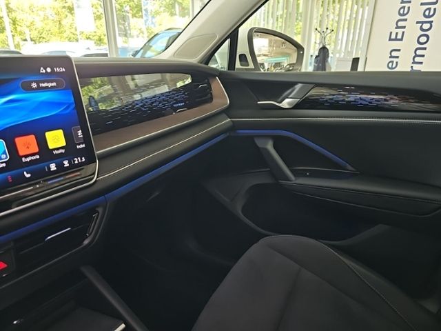 Fahrzeugabbildung Volkswagen Tayron 1.5 eTSI DSG Elegance 7-SITZE LED-PLUS NA