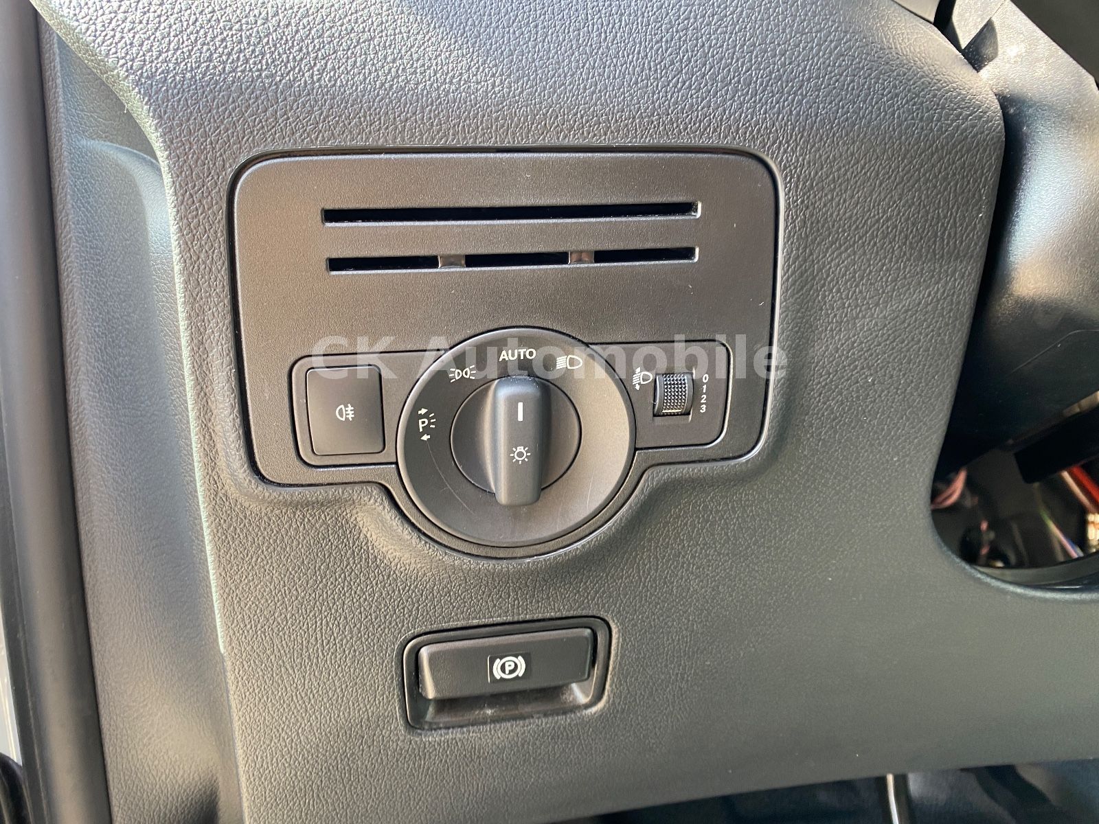 Fahrzeugabbildung Mercedes-Benz Vito Tourer 116 Pro lang Autom./8 Sitze/Navi/Kam