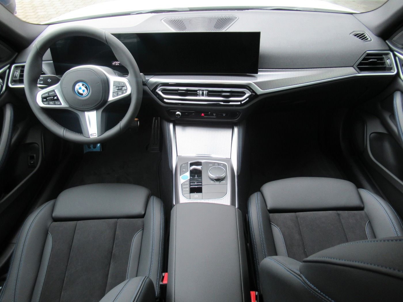 Fahrzeugabbildung BMW i4 eDrive35 M-Sportpaket AHK/DrivAssi/HiFi/RFK