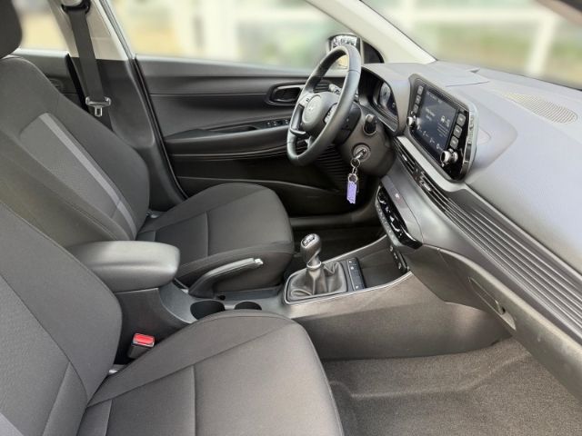 Fahrzeugabbildung Hyundai i20 Advanced 1.0 T-GDI +CARPLAY+TEMPOMAT+SHZ+RFK