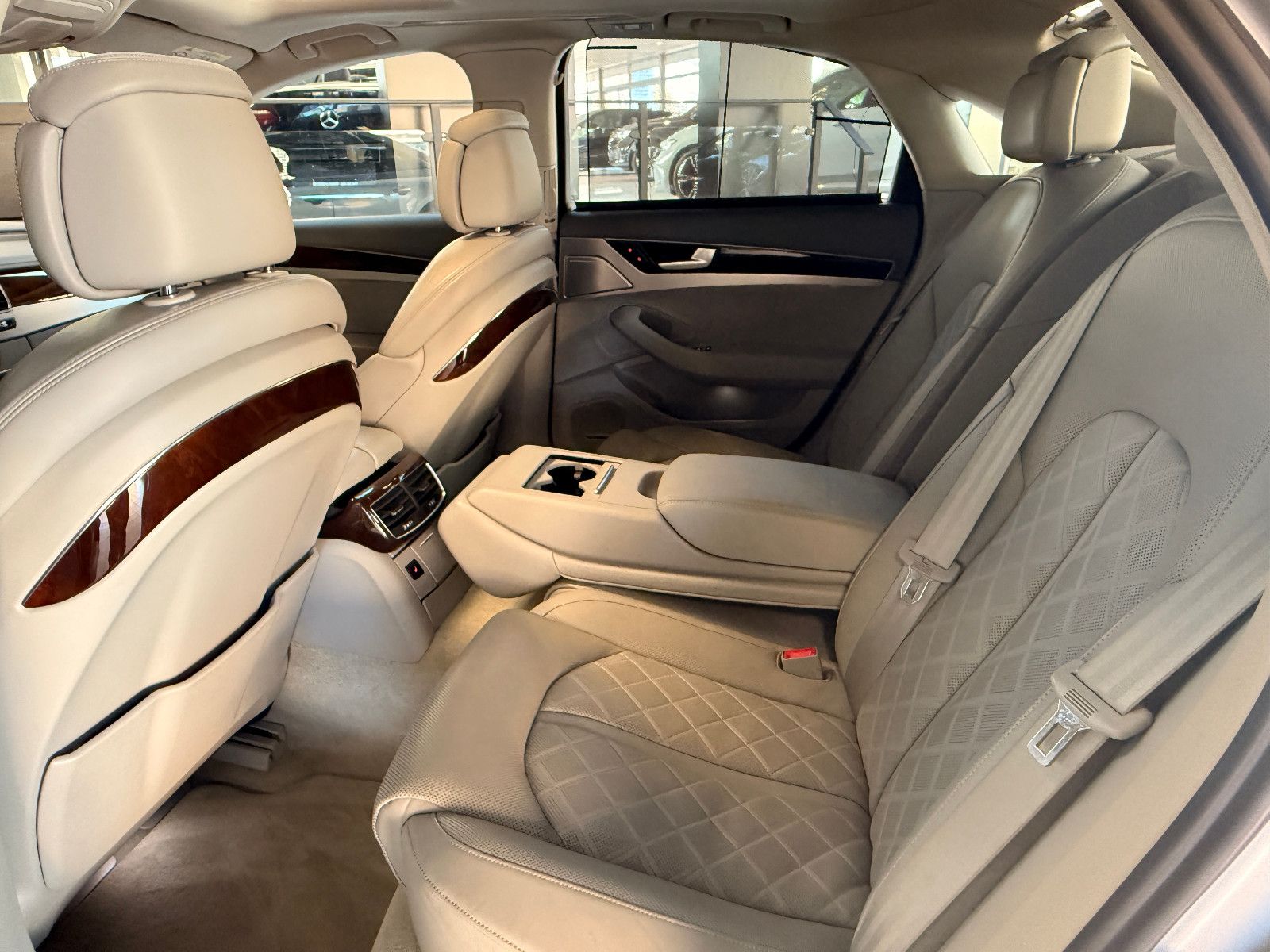 Fahrzeugabbildung Audi A8 4.2 TDI quattro/SCHIEBEDACH/LED/ACC/FACELIFT