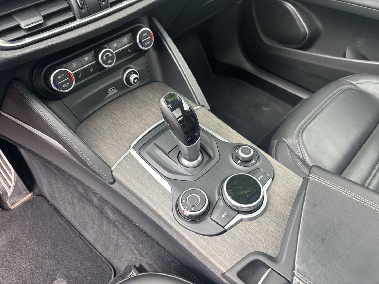Fahrzeugabbildung Alfa Romeo Stelvio Super Q4 -Panoramadach-Xenon-AHK-