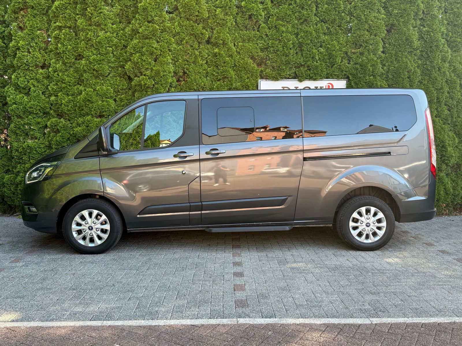 Fahrzeugabbildung Ford Tourneo Custom 320 Aut. L2 BI-XEN+SHZ+CARPLAY+8S