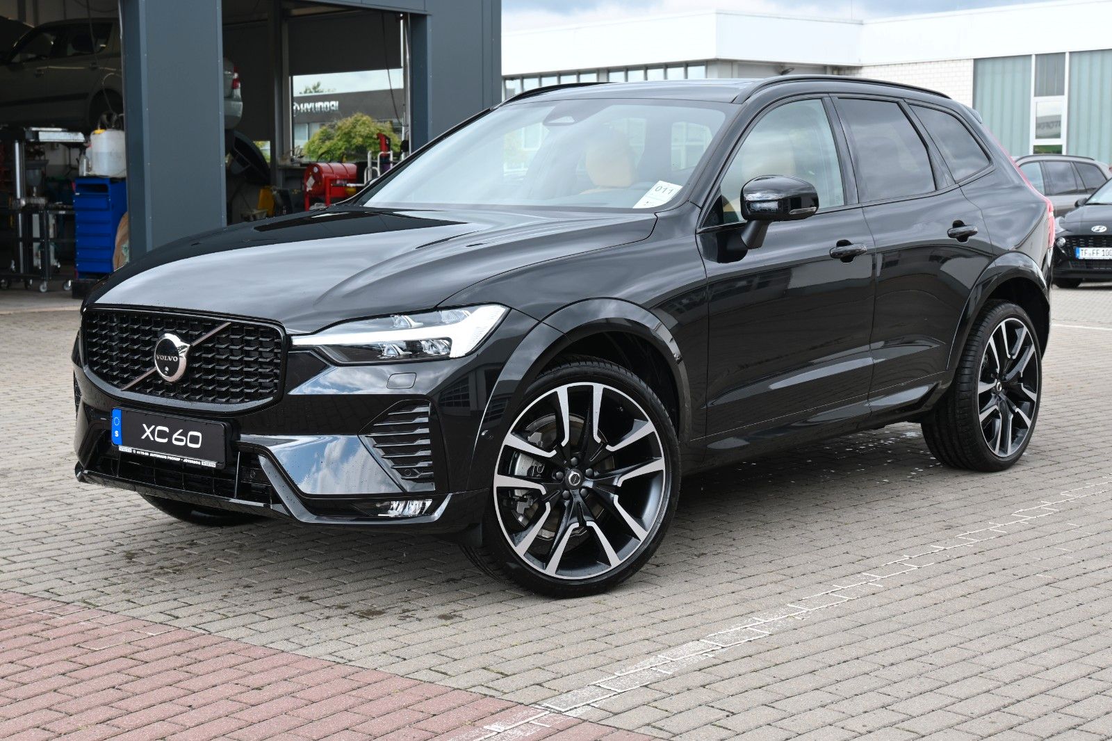 Fahrzeugabbildung Volvo XC60 B4 D AWD Ultimate Dark*STDHZG*360°*LUFT*ACC