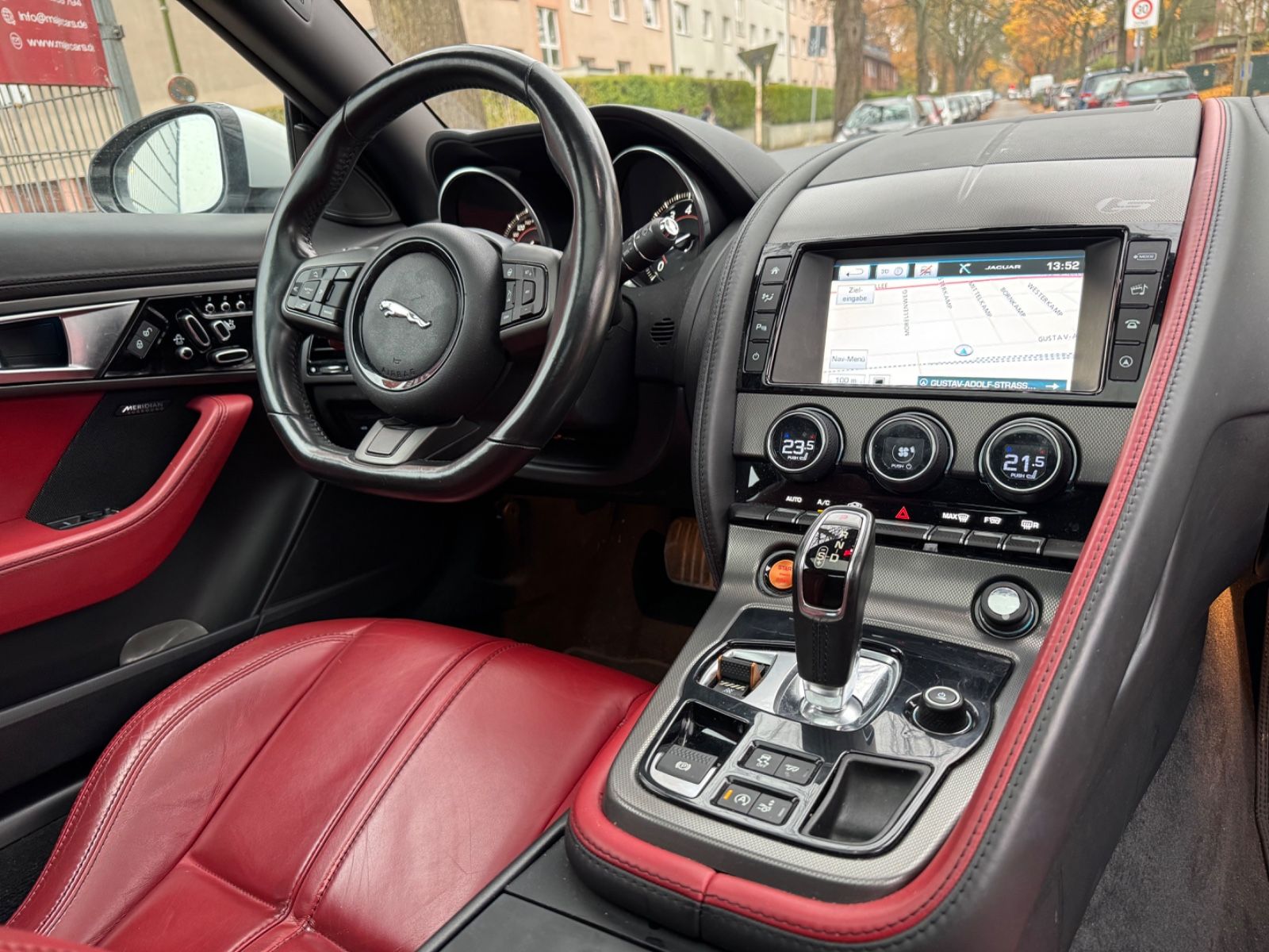 Fahrzeugabbildung Jaguar F-Type*PANO*CAM*XENON*MEMORY*LEDER