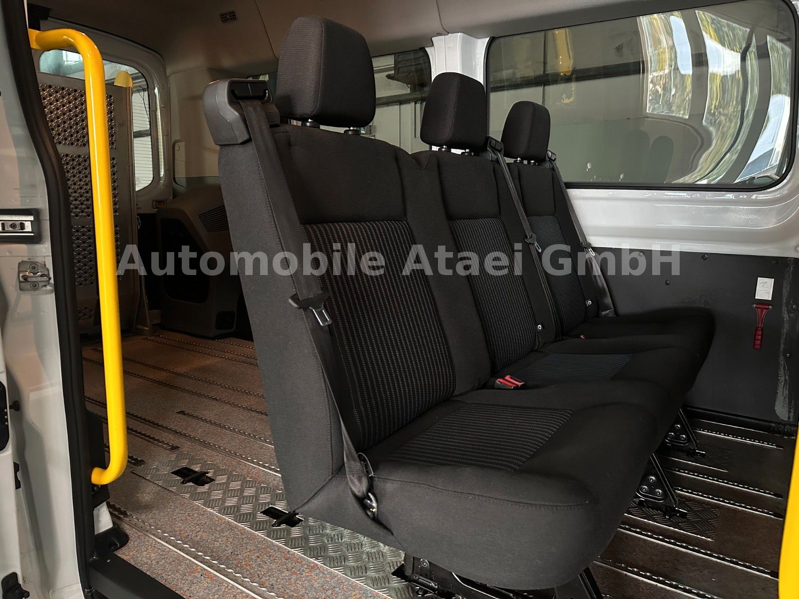 Fahrzeugabbildung Ford Transit Kombi 350 L3H2 *Rollstuhl-Rampe* (8131)